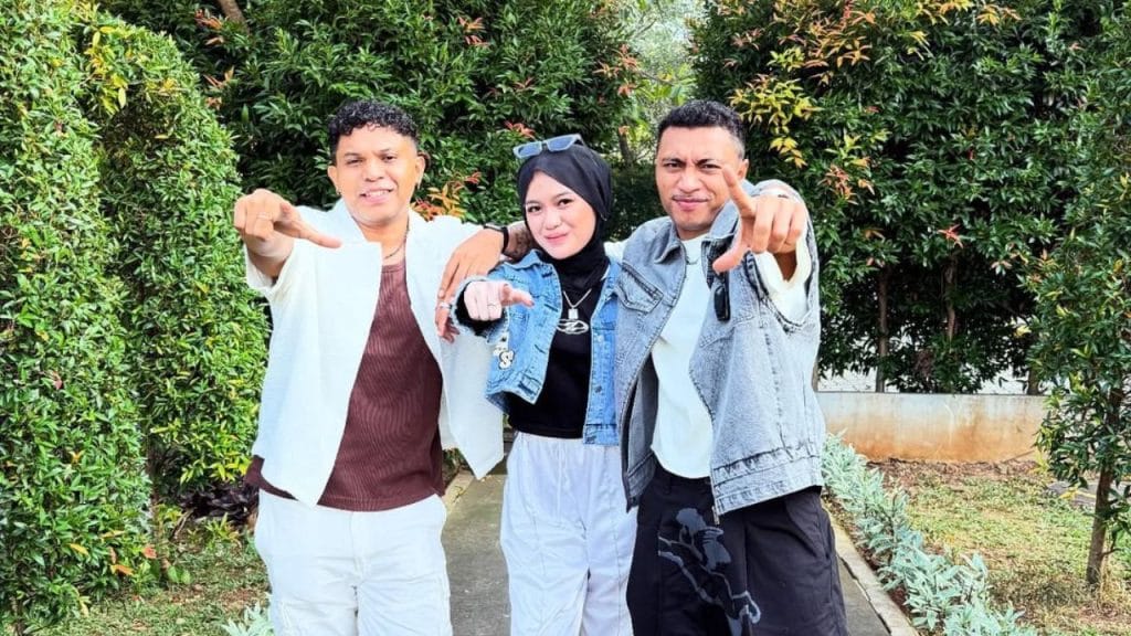 Lirik dan arti makna lagu Tabola Bale dari SILET OPEN UP