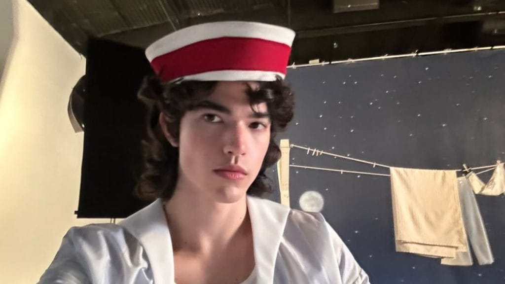 Lirik terjemahan dan arti makna lagu Actor dari Conan Gray