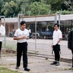 Lirik dan arti makna lagu Kami Belum Tentu dari .Feast