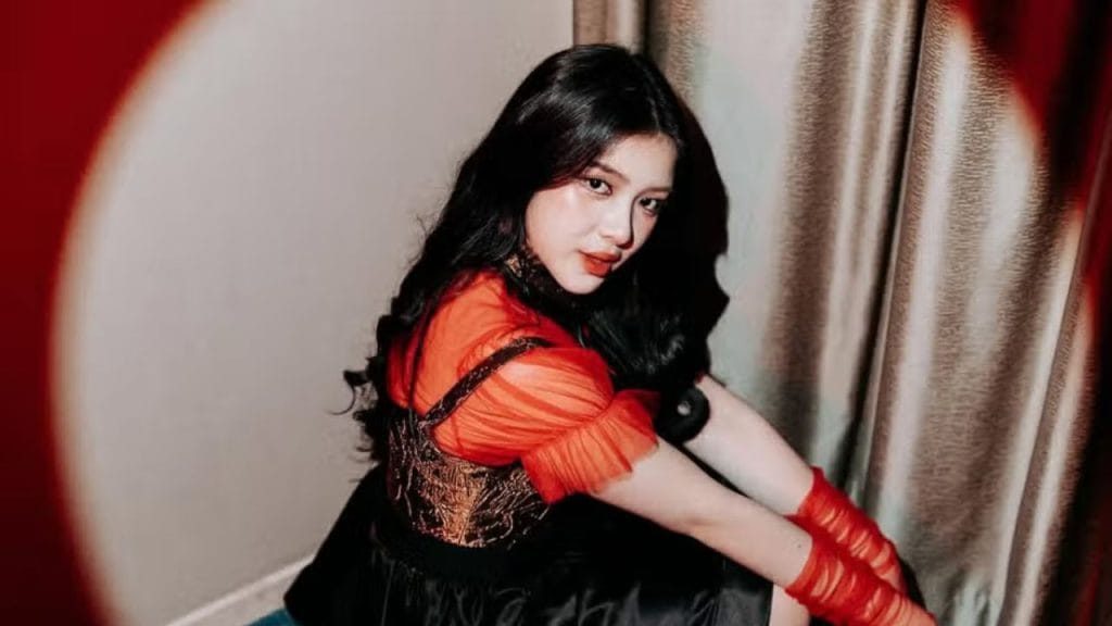 Lirik dan arti makna lagu Adu Bola Mata dari Tiara Andini