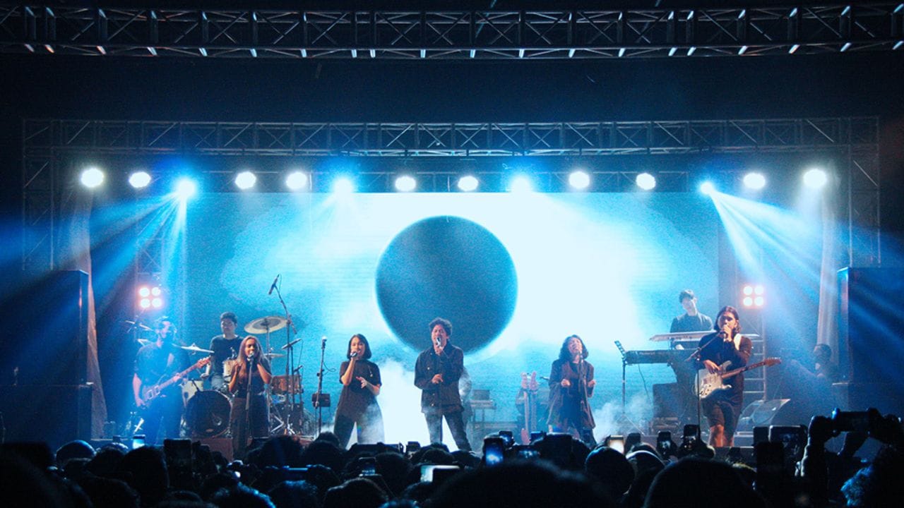 Lirik dan arti makna lagu Besok Mungkin Kita Sampai dari Hindia