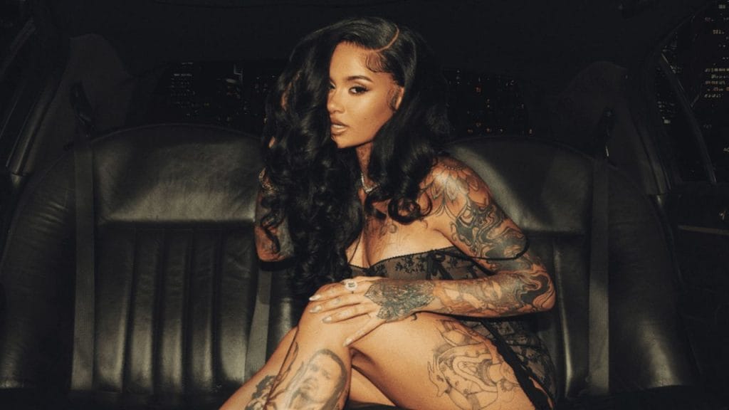 Lirik terjemahan dan arti makna lagu Folded dari Kehlani