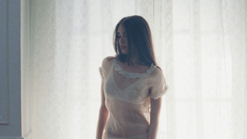 Lirik terjemahan dan arti makna lagu bittersweet dari Madison Beer