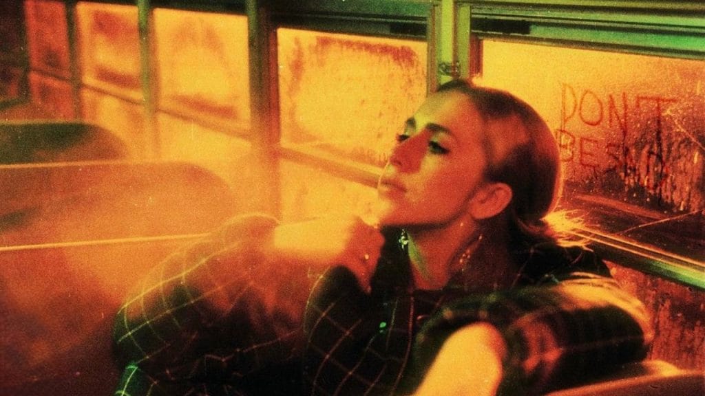 Lirik terjemahan dan arti makna lagu don't be sad dari Tate McRae