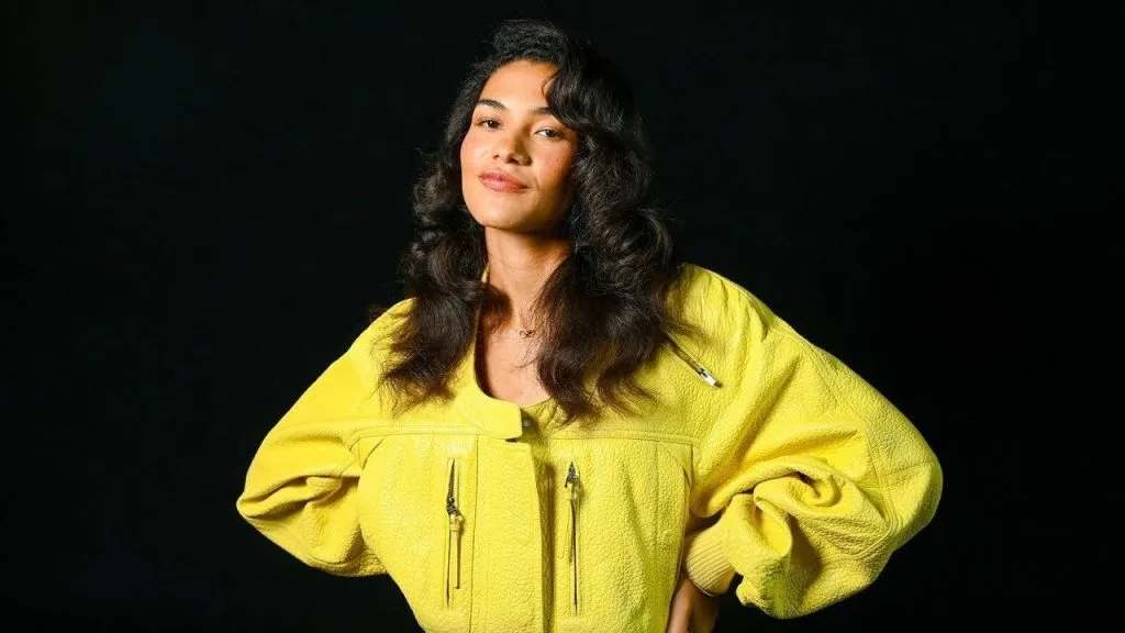 Lirik terjemahan dan arti makna lagu So Easy (To Fall In Love) dari Olivia Dean