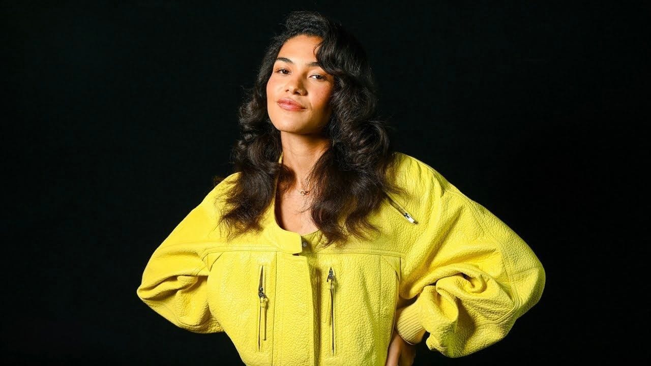 Lirik terjemahan dan arti makna lagu So Easy (To Fall In Love) dari Olivia Dean