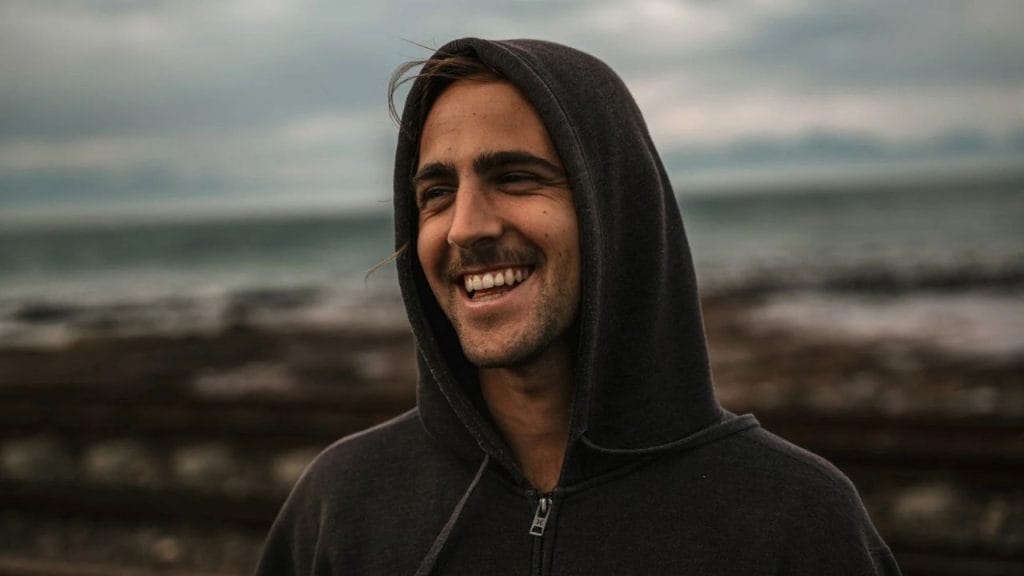 Lirik terjemahan dan arti makna lagu Our Place dari Justin Lee