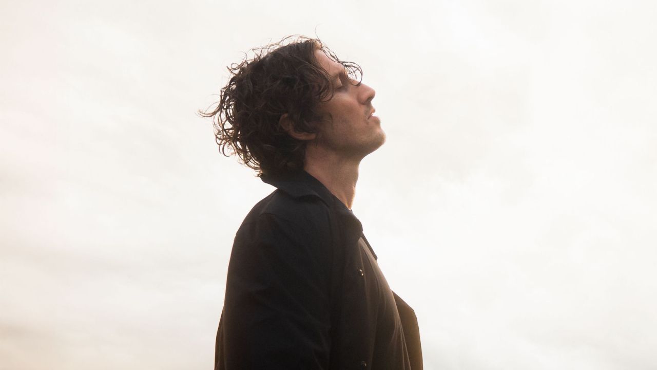 Lirik terjemahan dan arti makna lagu Poison dari Dean Lewis
