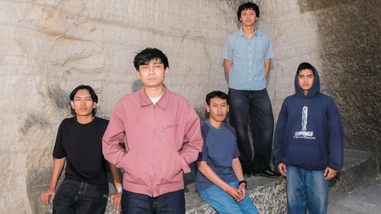 Lirik terjemahan dan arti makna lagu Sway dari COLORCODE