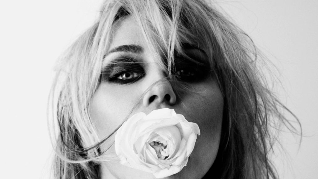 Lirik terjemahan dan arti makna lagu Let's Get Married dari MILEY