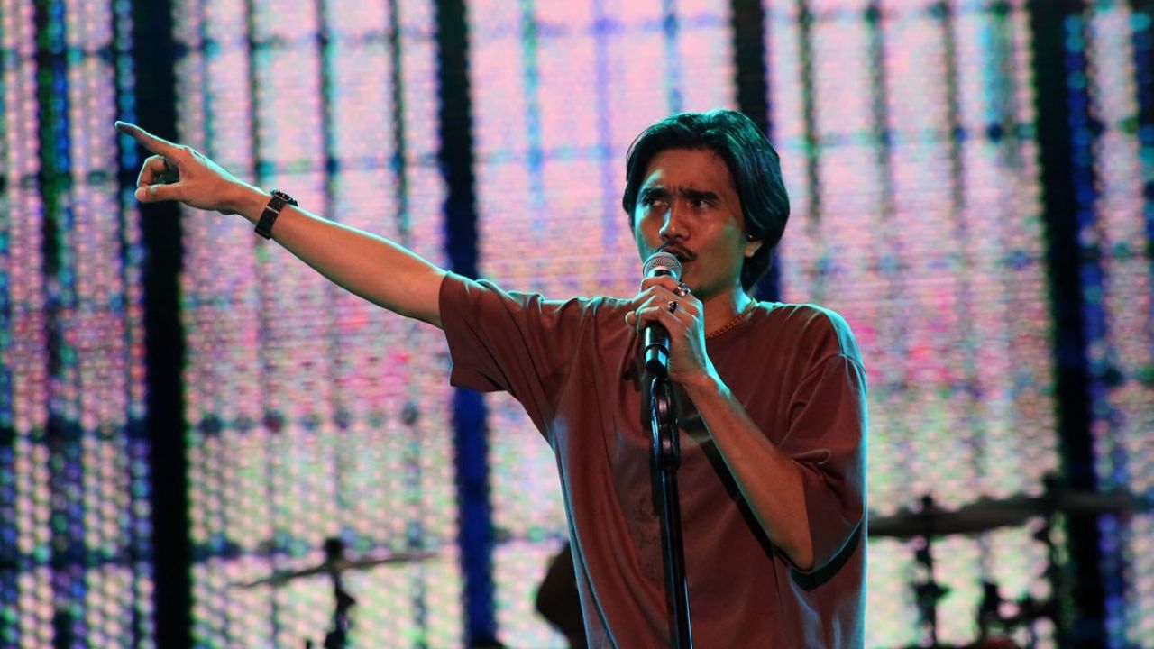 Lirik dan arti makna lagu Tunggu Aku Di Jakarta dari Sheila On 7